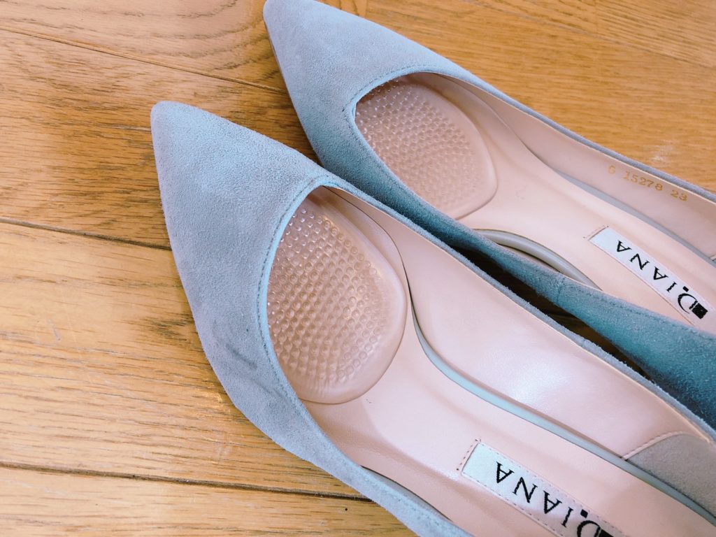 パンプス等の靴擦れ防止に役立つ100均ダイソーの滑り止め神アイテムとは Little Fashion Lab